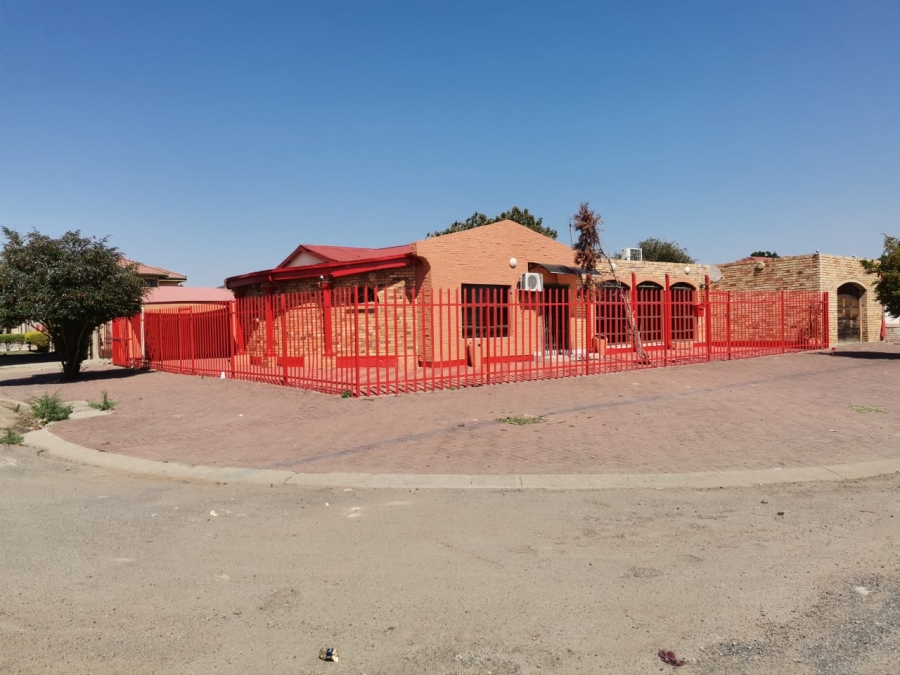 3 Bedroom Property for Sale in Karlienpark North West